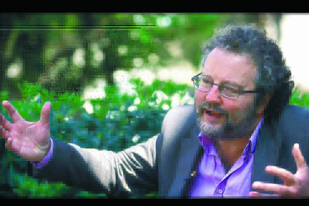 John Carlin fue testigo de primera mano del ‘apartheid’. Vivió muchos años en Sudáfrica, país sobre el que versa buena parte de su obra, lo que lo llevó a forjar una relación personal con Mandela. / AFP