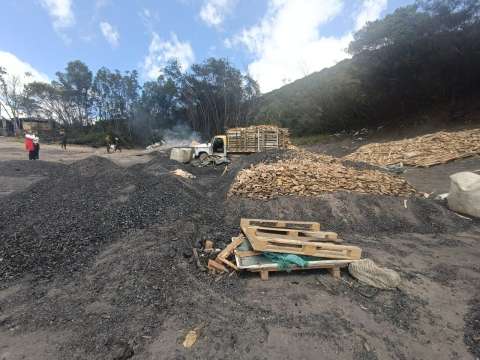 Detienen producción de carbón vegetal en Soacha: 10 personas son capturadas