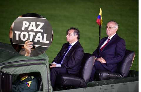 La pugna al interior del Gobierno Petro por el modelo de seguridad mientras se negocia la paz 