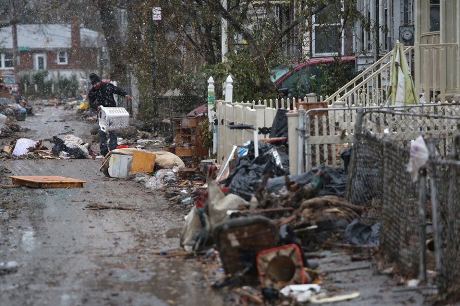 Sandy se recupera tras el paso de la tormenta tropical Sandy. Foto: AFP