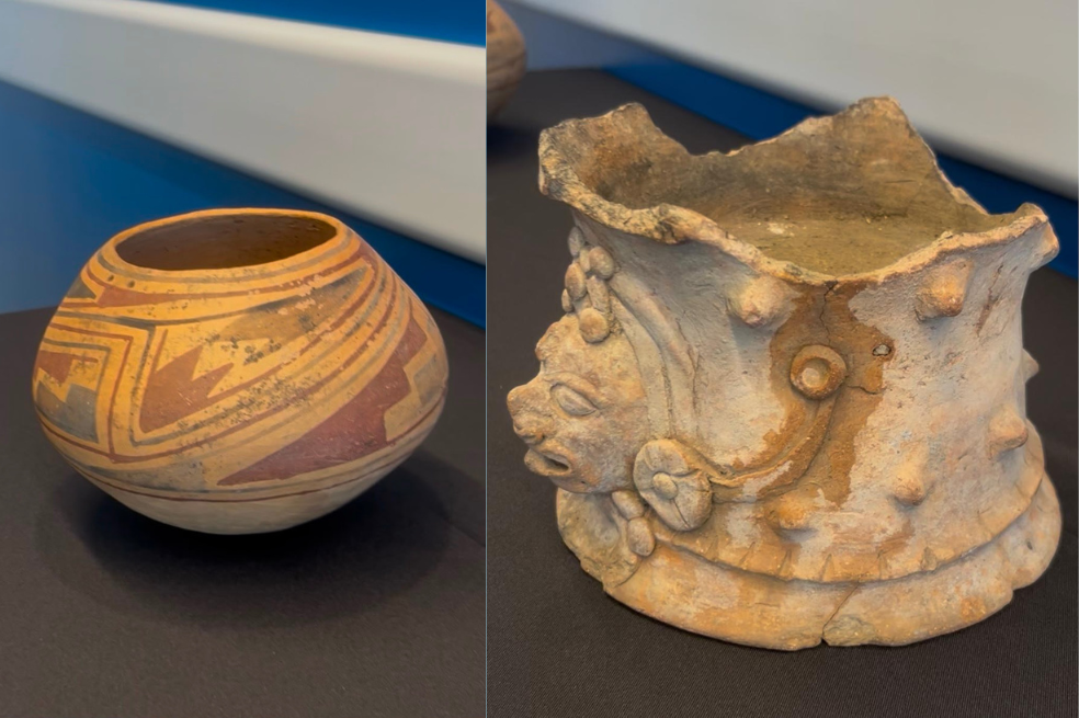 Tecomate (un tipo de vasija con boca estrecha y sin cuello) modelado en barro, elaborado entre los años 700 y 1450 d.C. (i) y brasero antropomorfo de estilo maya procedente de la península de Yucatán (en el sureste de México) que data del periodo Clásico, entre los años 200 y 900 d.C. (d).
