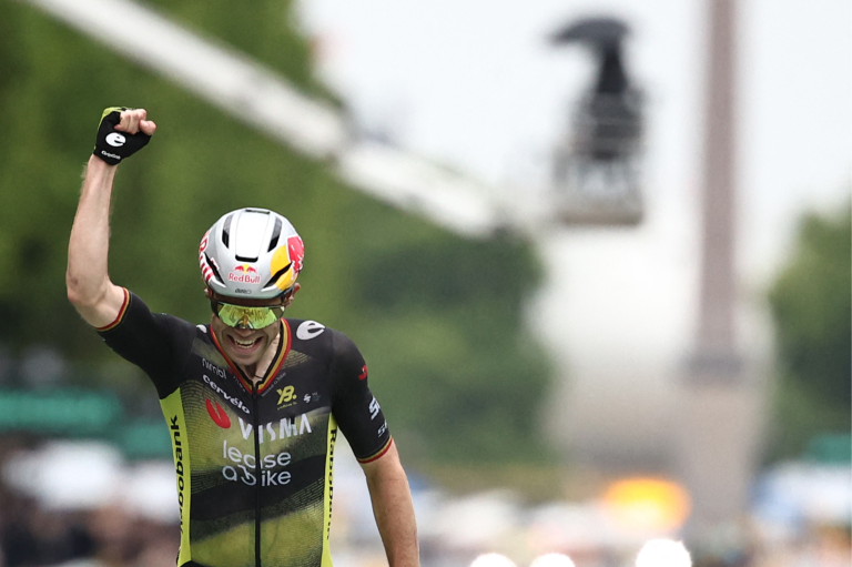 Wout van Aert se exhibió en Montmartre y ganó la última etapa del Tour de Francia