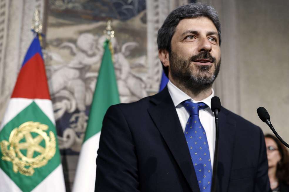 El presidente de la Cámara Baja, Roberto Fico, del Movimiento Cinco Estrellas (M5S), concluyó hoy "con éxito" el "mandato exploratorio" para intentar formar un Gobierno con el Partido Demócrata (PD), donde sigue habiendo una división entre quienes quieren negociar y los que no.