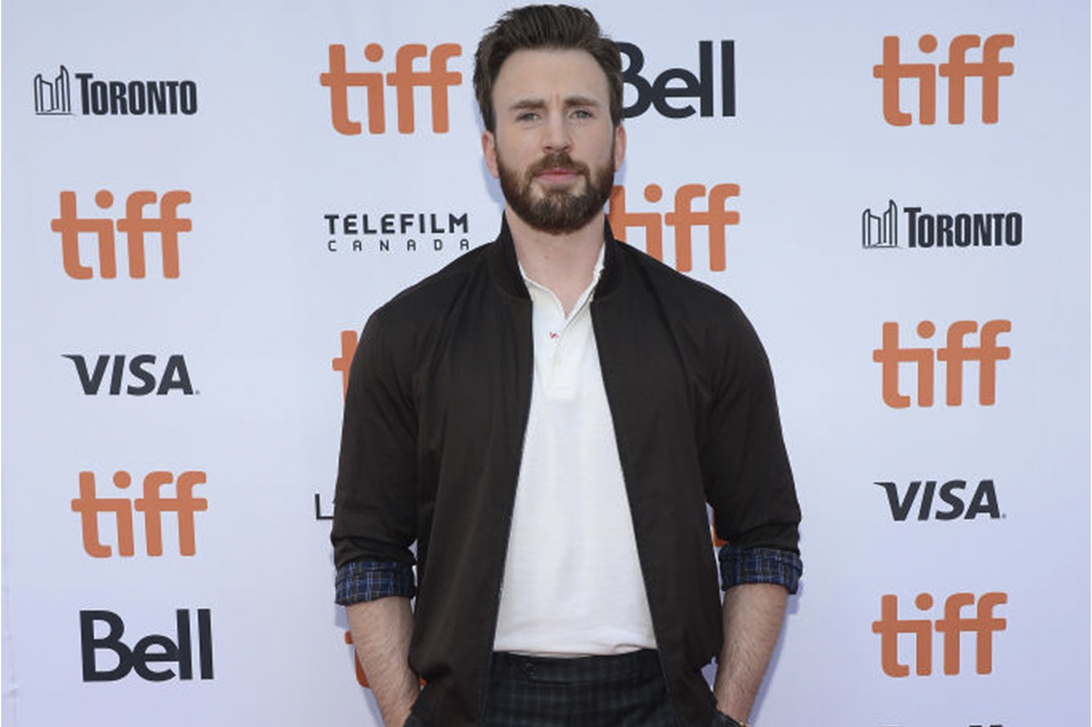 Se rumora que Selena Gómez y Chris Evans tienen un romance. Fueron vistos afuera de un estudio de grabación, y luego en un restaurante.