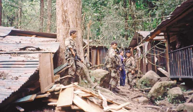 El 9 de diciembre de 1990, el entonces presidente César Gaviria ordenó el bombardeo de Casa Verde. Aunque se pretendía acabar con la máxima comandancia de las Farc, todos sus líderes sobrevivieron.