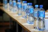 Cobrar $50 por botella de plástico, una idea que se abre paso en ley de financiamiento