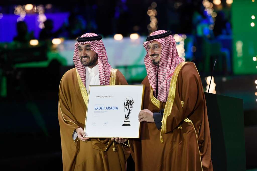Riyadh (Saudi Arabia), 11/12/2024.- Saudi Arabia's Minister of Sports and Youth Abdulaziz bin Turki al-Faisal al-Saud (L) and President of the Saudi Football Federation Yasser Al Misehal pose for a photo after Saudi Arabia was confirmed as host of the 2034 World Cup, in Riyadh, Saudi Arabia, 11 December 2024. The Extraordinary FIFA Congress 2024 on 11 December officially named Saudi Arabia as the host nation of the FIFA World Cup 2034. (Mundial de Fútbol, Arabia Saudita) EFE/EPA/STRINGER