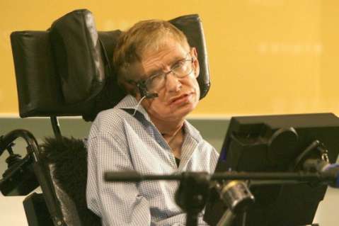 Robots podrían poner en peligro a la humanidad: Stephen Hawking