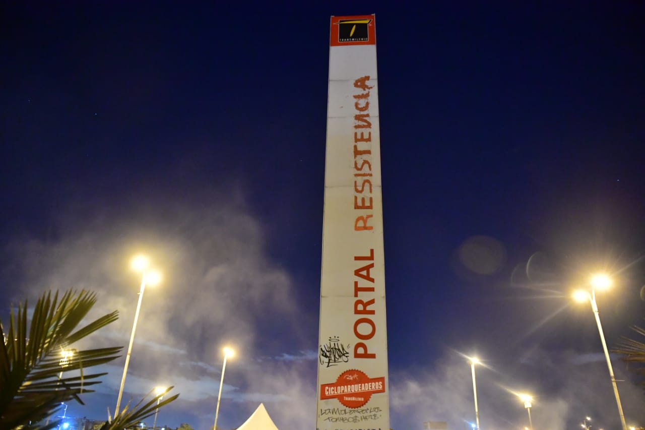 Durante el Paro Nacional, los manifestantes han cambiado el nombre del Portal Américas por Portal "Resistencia".