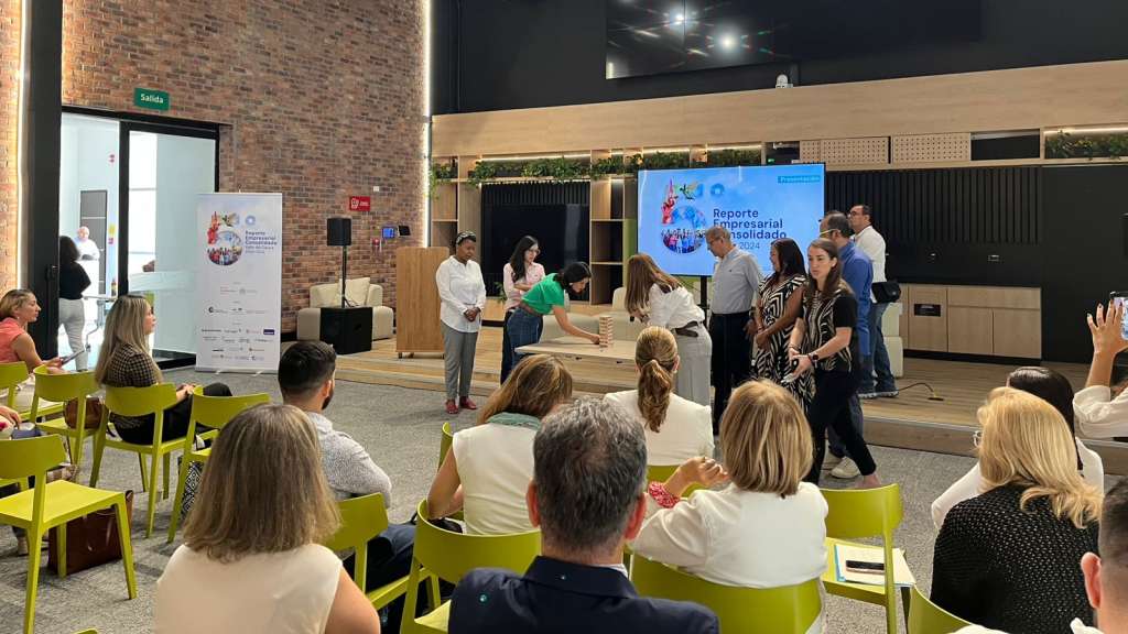 Empresarios, academia y líderes sociales se reunieron en Cali para presentar el informe que analiza el impacto del sector empresarial en el desarrollo del Valle del Cauca.
