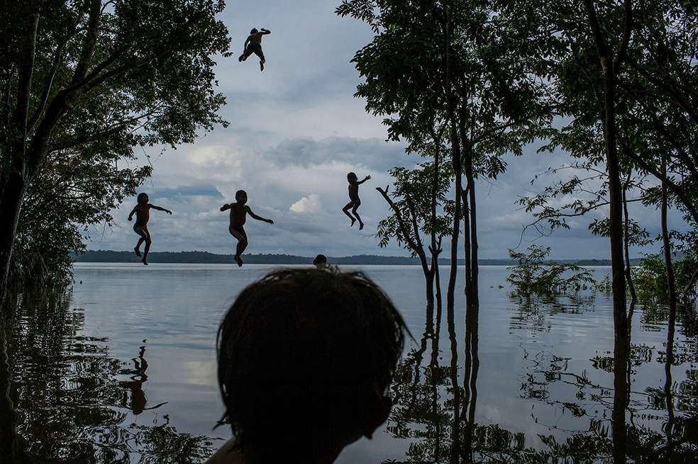 Niños, Itaituba (Brasil) el 10 de febrero de 2015. EFE/Mauricio Lima/World Press ATENCIÓN EDITORES: SÓLO USO EDITORIAL/PROHIBIDO SU ARCHIVO/PROHIBIDA SU VENTA/PROHIBIDO CORTAR/PROHIBIDO MANIPULAR/USO EXCLUSIVO EN RELACIÓN CON WORLD PRESS PHOTO Y SUS ACTIVIDADES