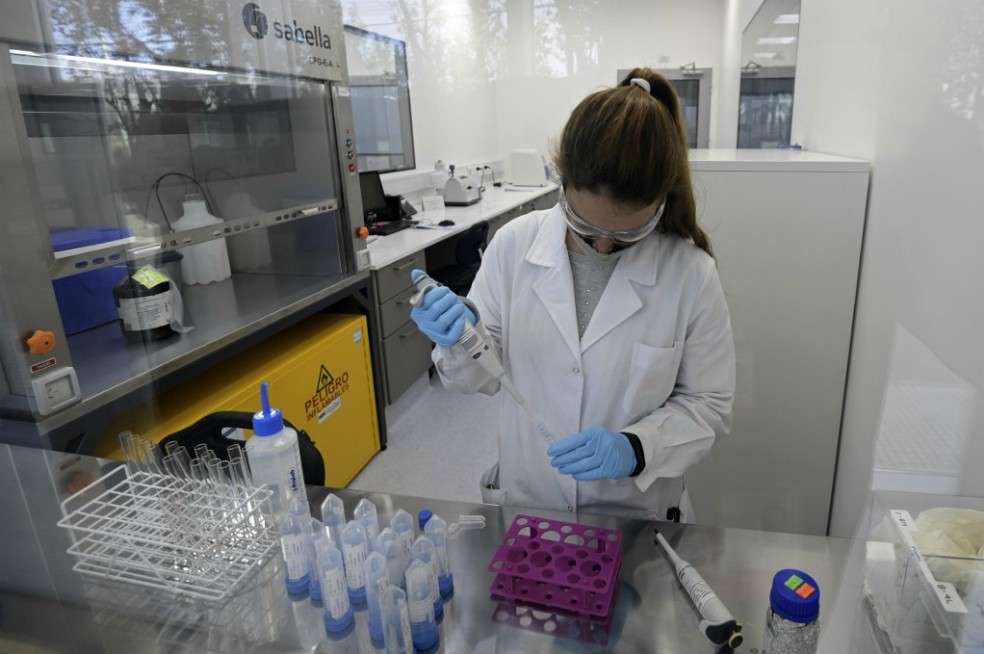 El voluntario era un médico de 28 años que trabajaba en la primera línea de la pandemia y murió por complicaciones de covid-19.