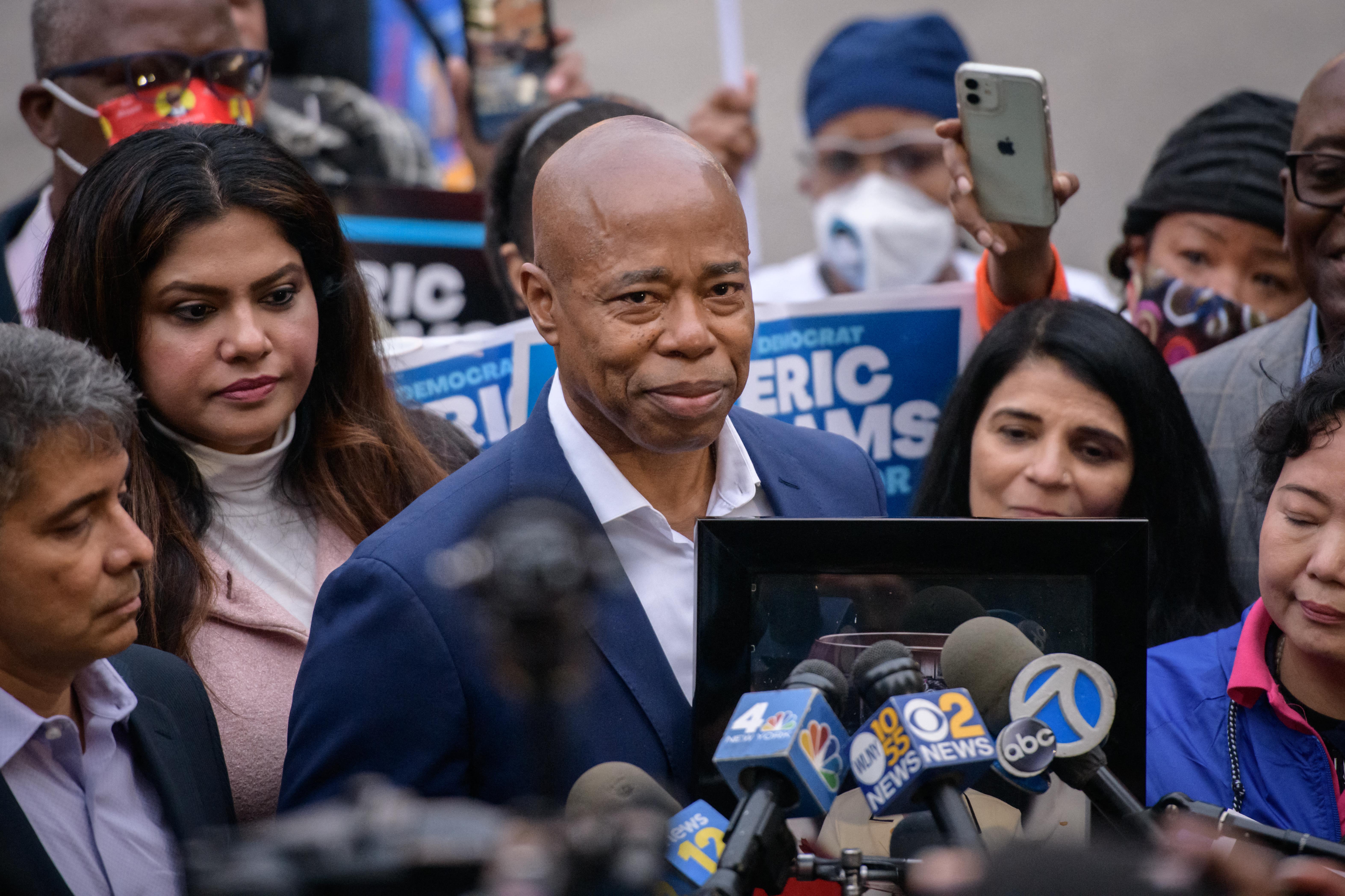 Adams, que asumirá su cargo el 1 de enero tras suceder a Bill de Blasio, tendrá que hacer frente a las consecuencias económicas de la pandemia de covid-19, que golpeó con especial virulencia a la Gran Manzana