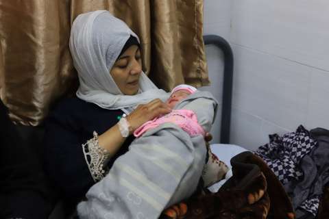 “En Gaza, día a día es una lucha”: así es dar a luz en medio de la guerra
