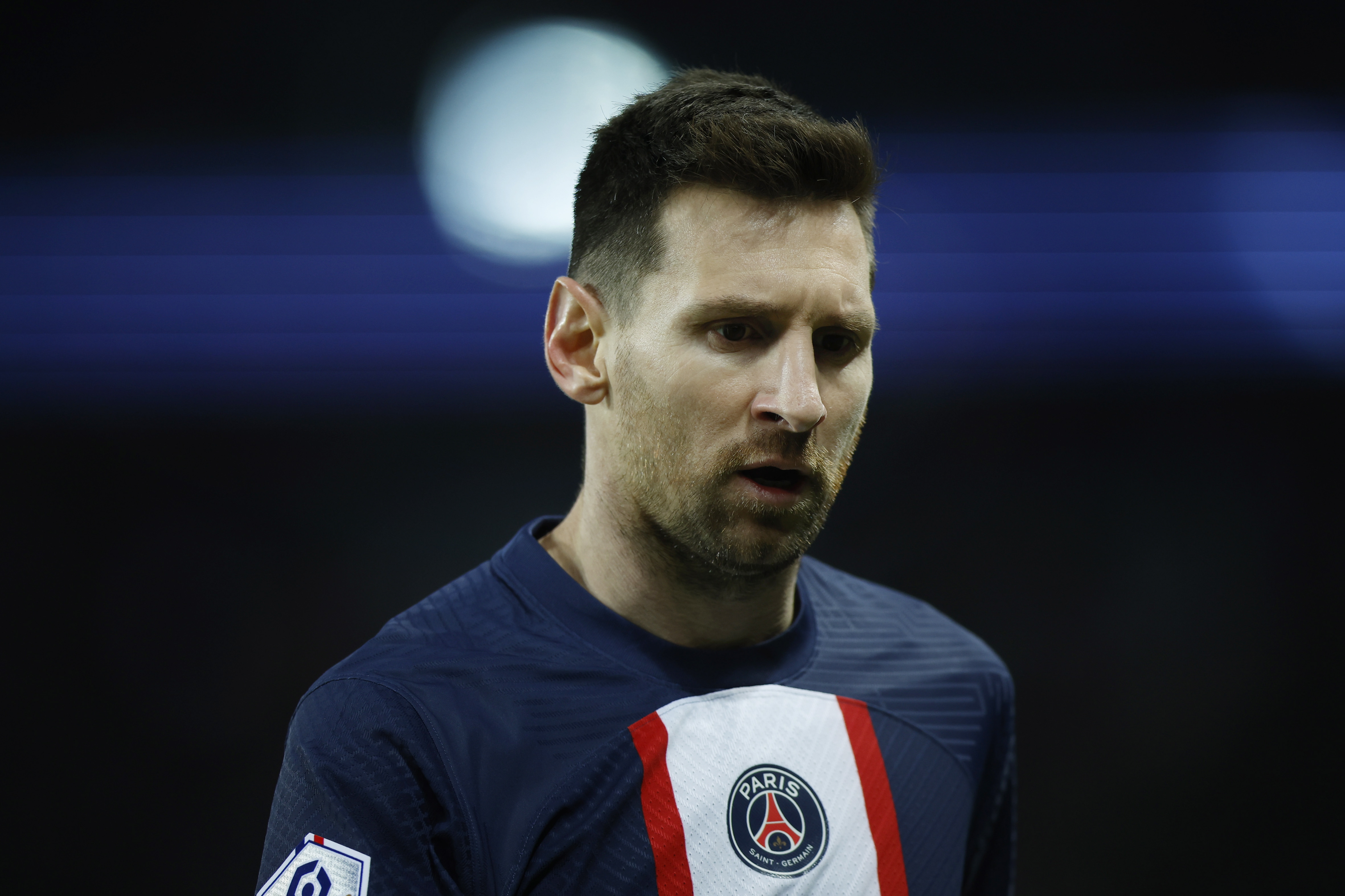 Paris (France), 04/03/2023.- Paris Saint Germain's Lionel Messi looks on during the French Ligue 1 soccer match between PSG and FC Nantes, in Paris, France, 04 March 2023. (Francia) EFE/EPA/YOAN VALAT