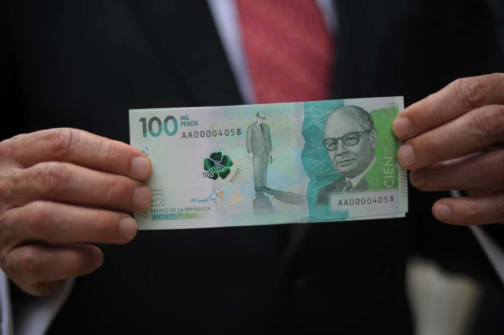 Lanzamiento del nuevo billete $ 100.000 pesos colombiano.