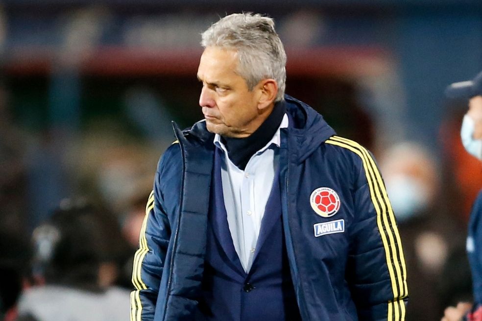 El entrenador de Colombia en el partido contra Uruguay en Montevideo.