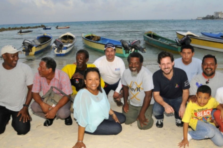 El Ministerio de Relaciones Exteriores a través del Plan Fronteras para la Prosperidad hizo entrega de 46 motores de cuatro tiempos a pescadores artesanales de San Andrés, Providencia y Santa Catalina.