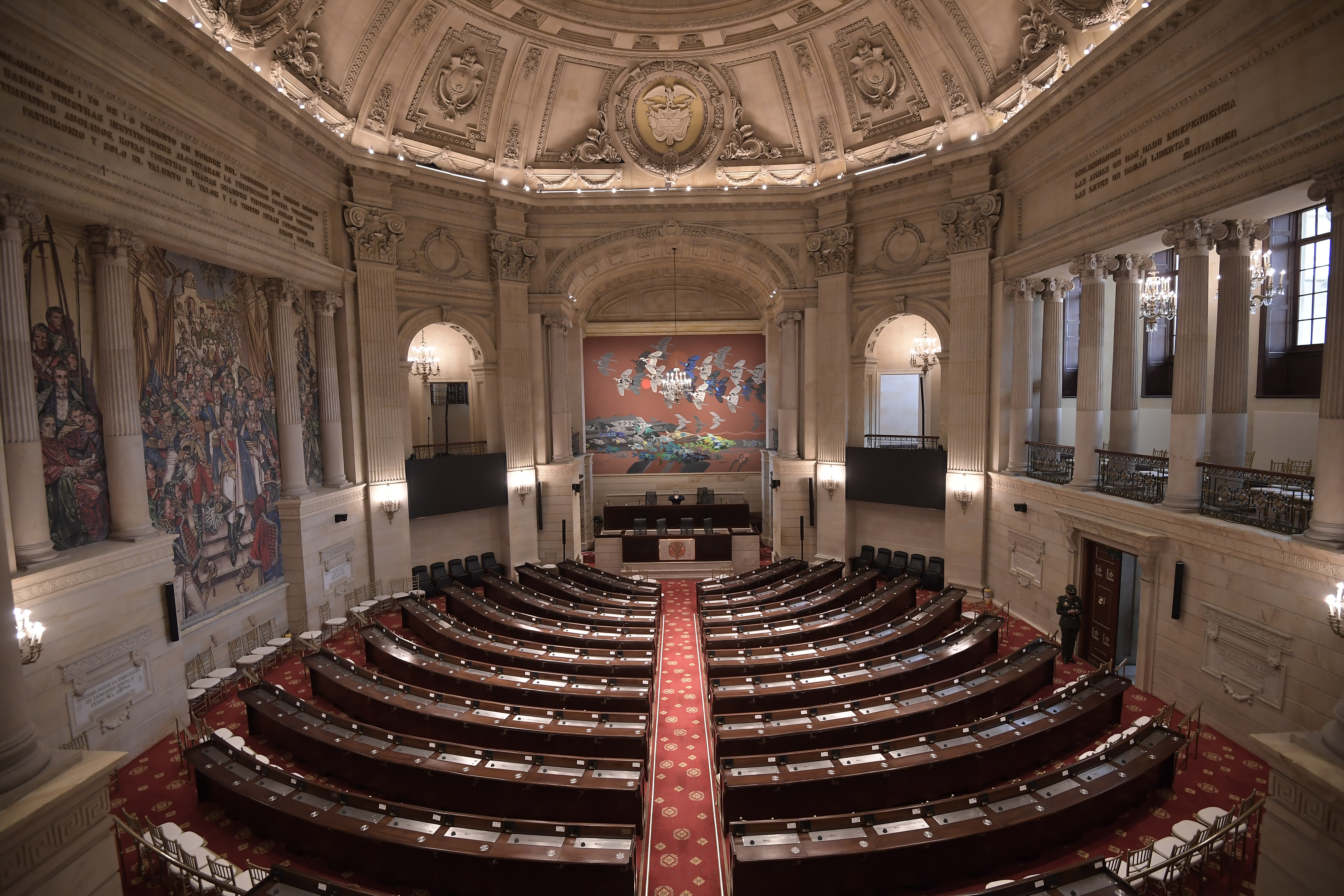 Lugar donde se reúne el Senado y la Cámara de Representantes, es revisado por la policía previo a la instalación del Congreso 2023.