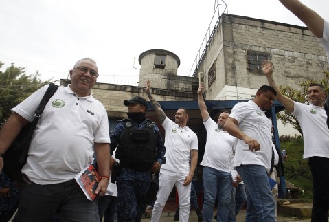 Mesa con bandas de Medellín: los reclamos de la sociedad civil por anuncio de acuerdo de paz
