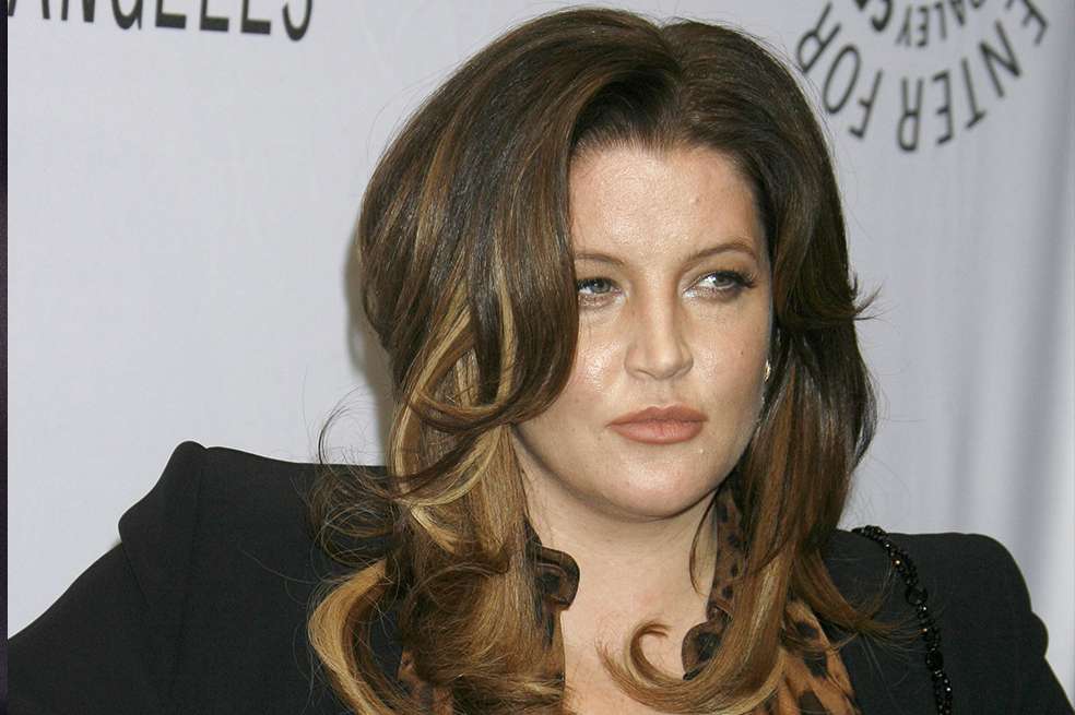 Lisa Marie Presley, ex de Michael Jackson, vivió 2 meses con el cadáver de su hijo