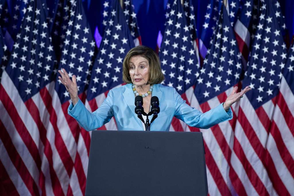 Washington (United States), 23/06/2023.- Former Speaker of the House Nancy Pelosi delivers remarks during a political event on reproductive rights ahead of the first anniversary of the Supreme Court ruling on Dobbs, in Washington, DC, USA, 23 June 2023. The Supreme Court ruling on Dobbs on 24 June 2022 overturned Roe v. Wade, reversing nearly fifty years of federally-protected abortion rights. (Estados Unidos) EFE/EPA/MICHAEL REYNOLDS