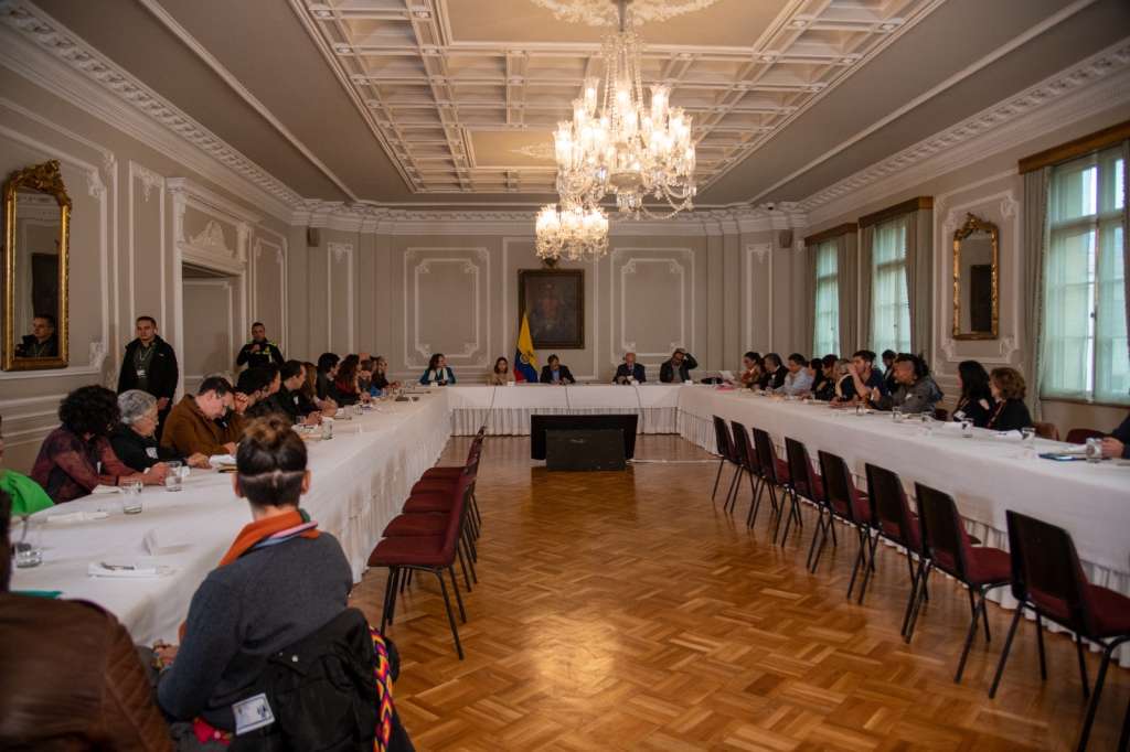 Gustavo Petro en reunión con sector cultural