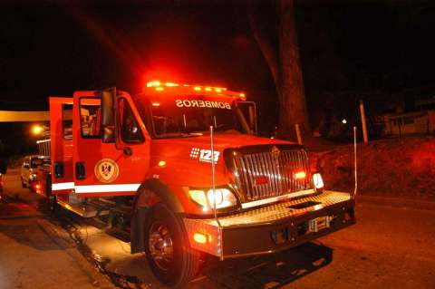Controlado incendio de gran magnitud en centro comercial de Barranquilla