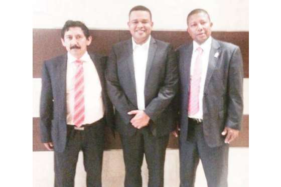Yahir Acuña junto a Álvaro Caicedo y Édison Bioscar Ruiz, secretario general de Opción Ciudadana. / Tomada de Elmeridianodesucre.com.co