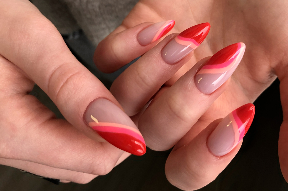 Las uñas también merecen diseños nuevos y refrescantes.