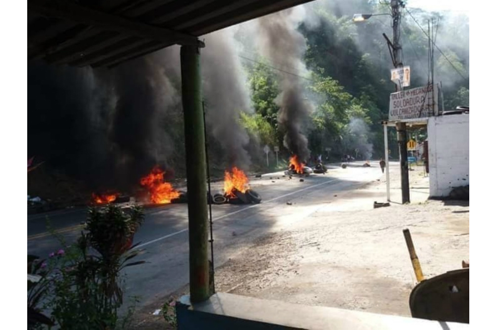 Bloqueo vía Manizales-Medellín. / Tomada de Twitter: Región Eje