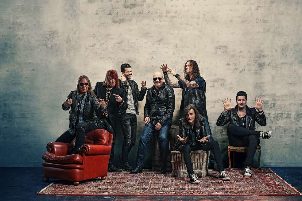 Michael Weikath, Markus Grosskopf, Kai Hansen, Michael Kiske, Andi Deris, Sascha Gerstner y Daniel Löble vuelven a Bogotá para presentar su último esperado disco Helloween en la gira United Forces Tour 2022.
