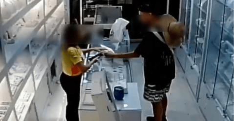 En video: así fue como turista robó joyería en centro histórico de Cartagena