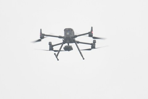 Combates con drones entre disidencias y Clan del Golfo desplazan a 78 personas en Antioquia