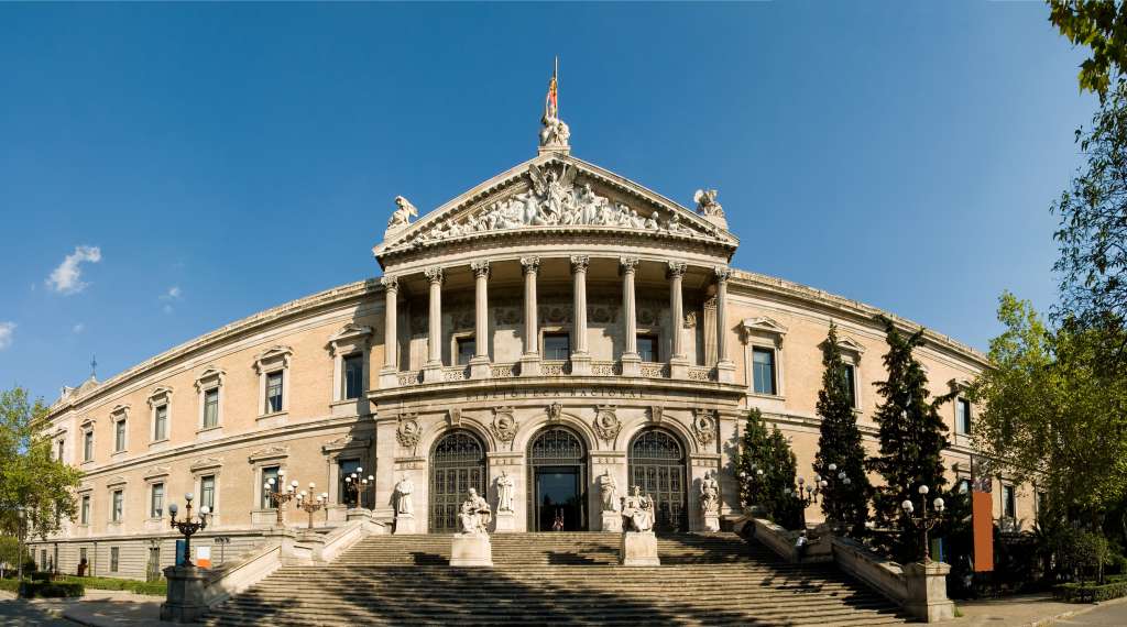 El 2 de enero de 1716, Felipe V firmó el decreto, que aclaraba el carácter público de la Biblioteca Nacional de España.