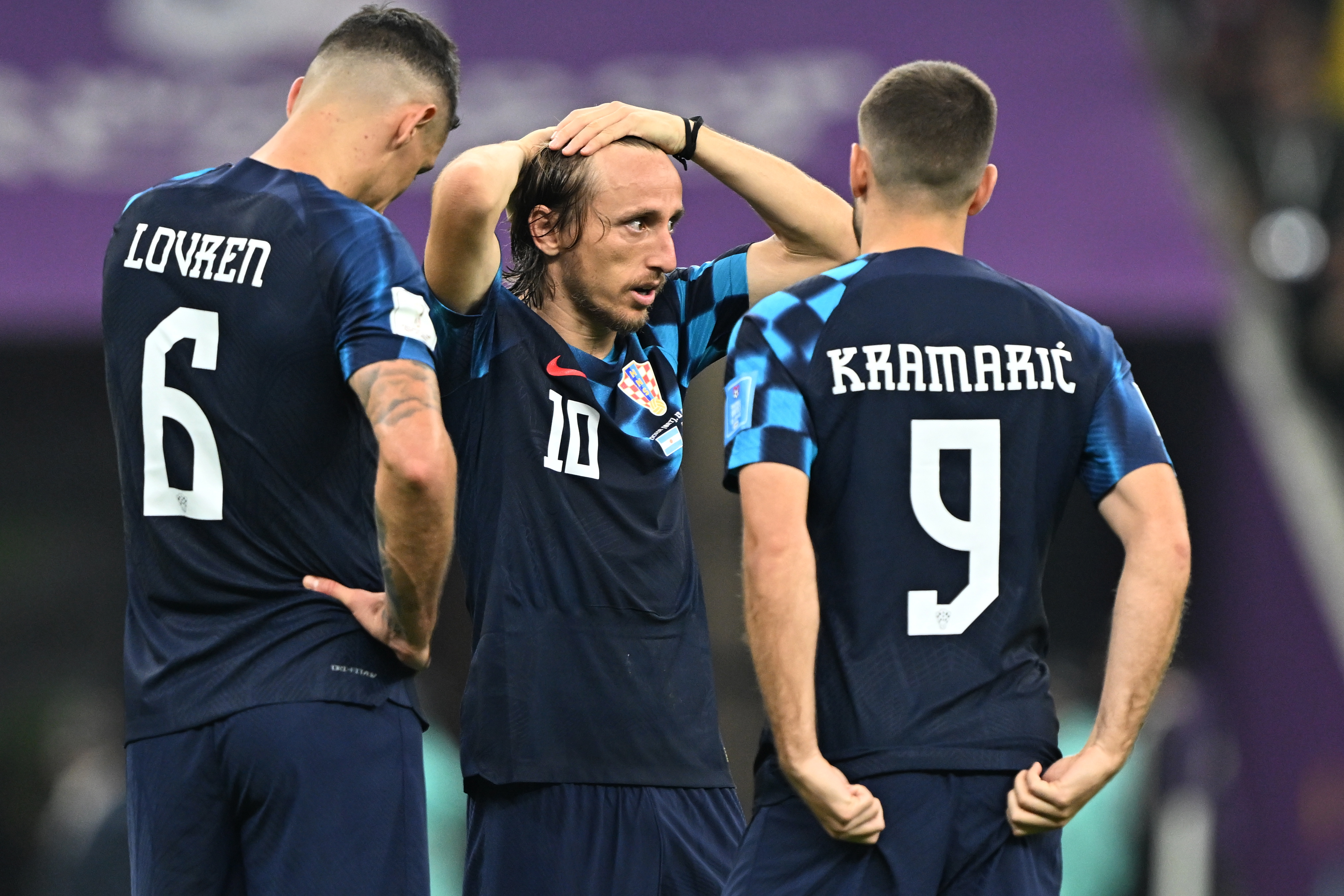 Lusail (Qatar), 13/12/2022.- Luka Modric (C) of Croatia reacts after losing the FIFA World Cup 2022 semi final between Argentina and Croatia at Lusail Stadium in Lusail, Qatar, 13 December 2022. (Mundial de Fútbol, Croacia, Estados Unidos, Catar) EFE/EPA/Noushad Thekkayil