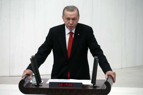 Turquía responde con bombardeos en Irak al atentado suicida en Ankara