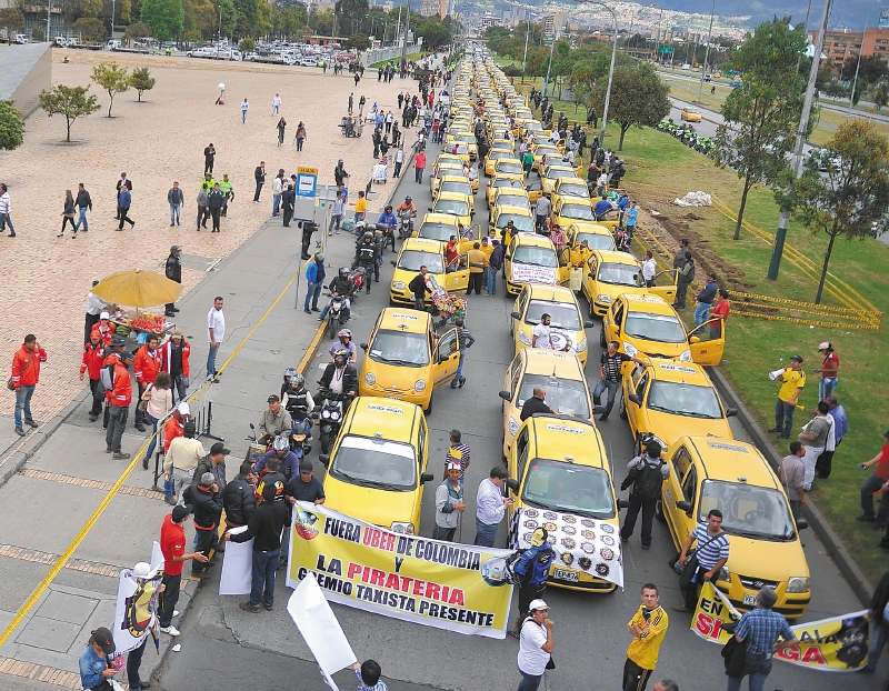 Un sector del gremio de taxistas convocó a un paro nacional para el 30 de noviembre y 1° de diciembre.