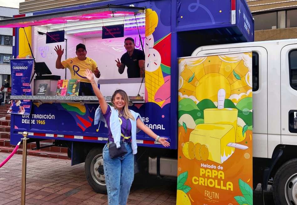 Llevando sus helados a cada rincón de Boyacá, es un símbolo de innovación que mantiene viva la tradición.