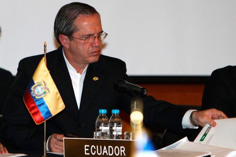 Canciller ecuatoriano quiere hablar con su par británico sobre caso Assange