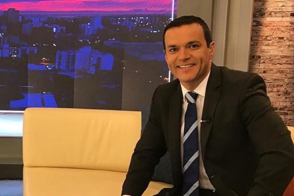 Televidentes han notado la ausencia del reconocido presentador de Noticias Caracol. ¿Qué le pasó? Aquí te lo contamos.