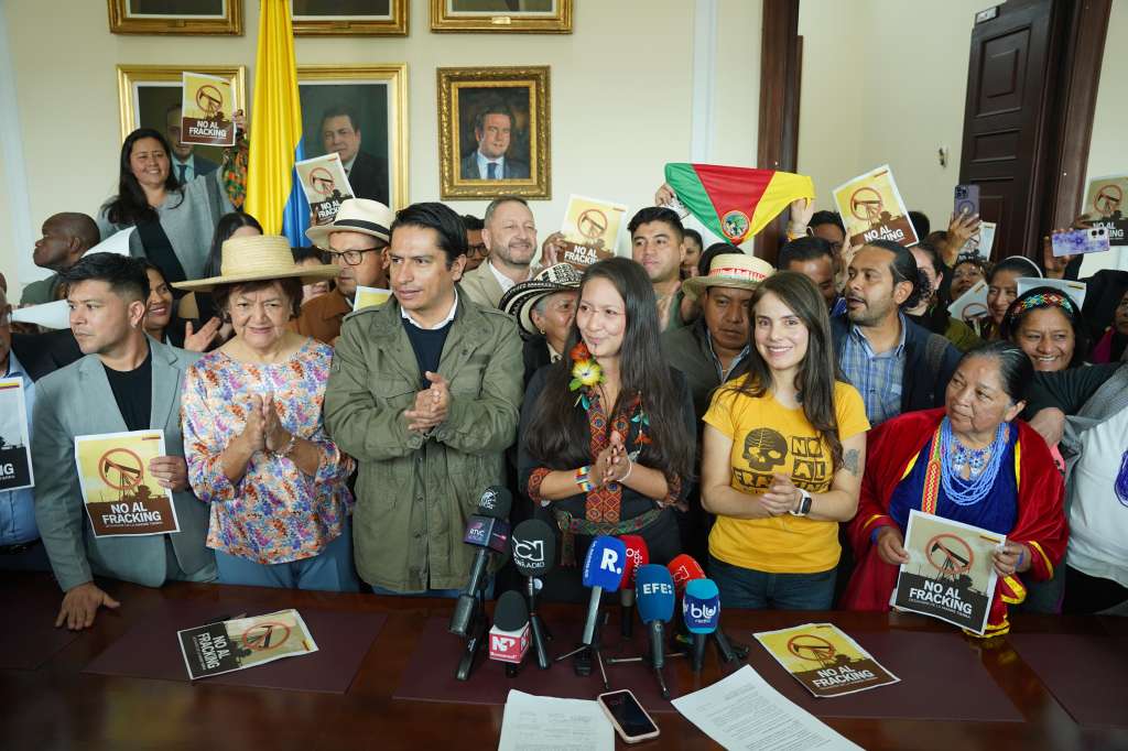 La ministra de Ambiente radicó el proyecto en el Congreso de la República.