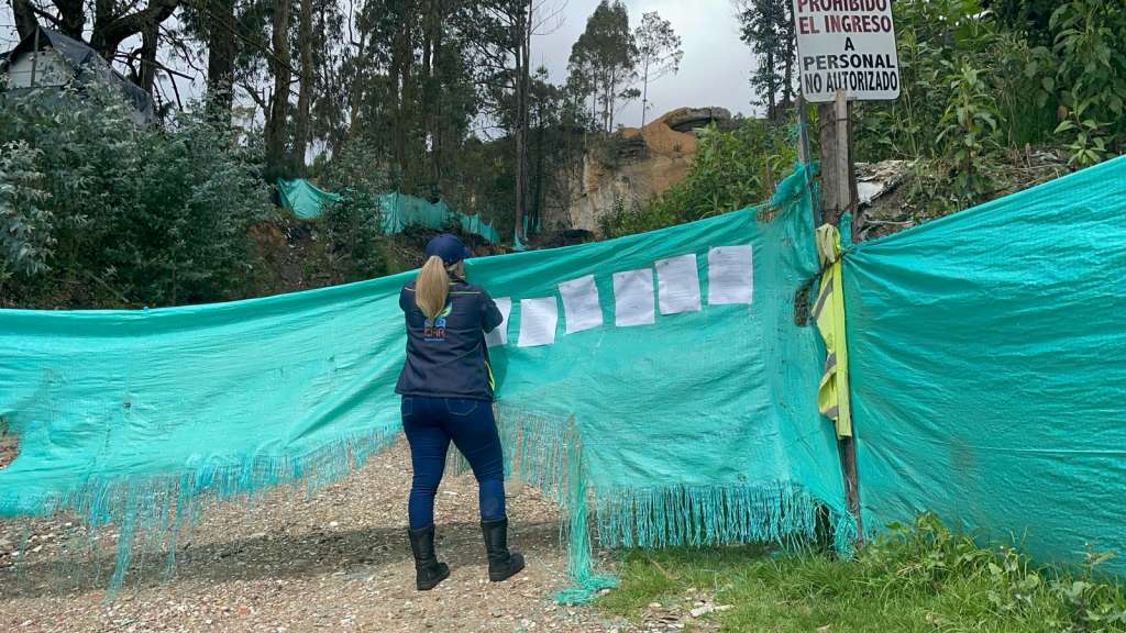 Cantera suspendida por afectaciones al medio ambiente en La Calera.