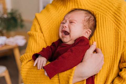 ¿Cómo saber si el bebé tiene cólicos? Estos son los síntomas