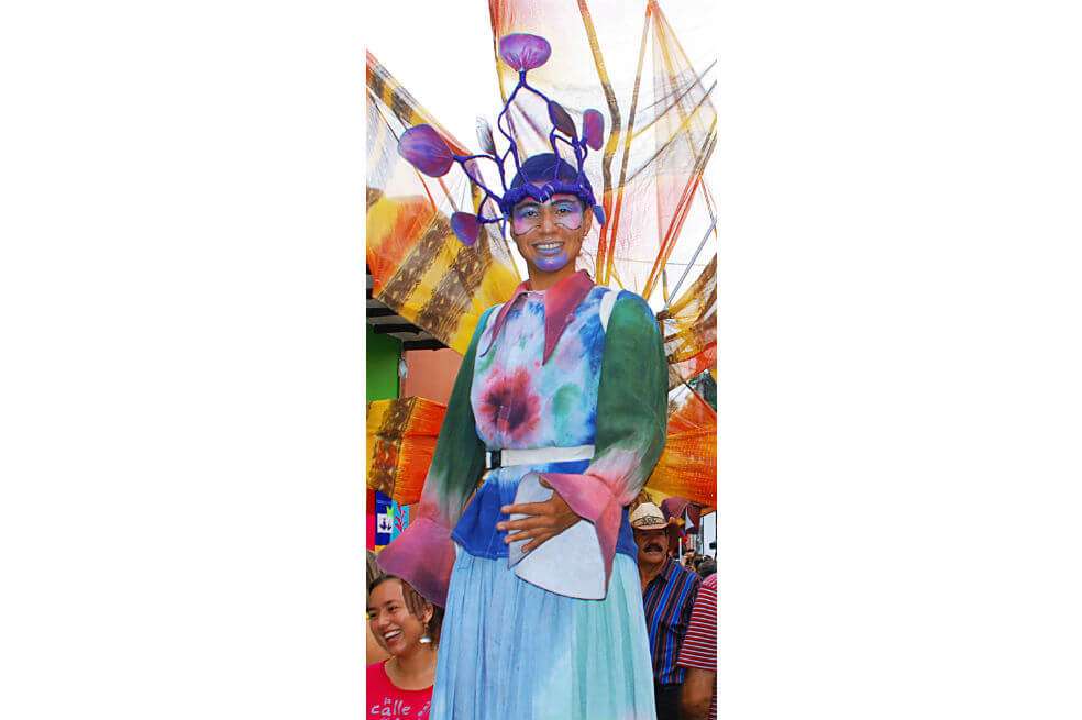 Imagen de una de las escenas del Festival de la Calle de los sueños, en Cali. / Roberto Caro