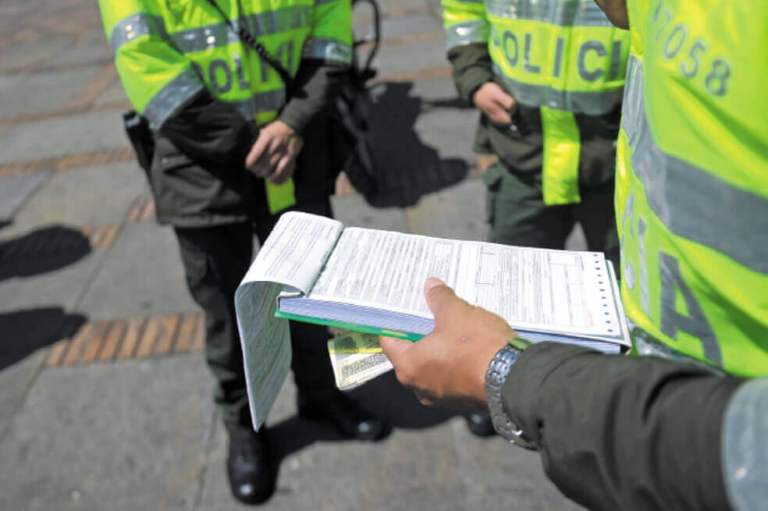 Tumban norma del Código de Policía que exponía públicamente a quien no pagara comparendos