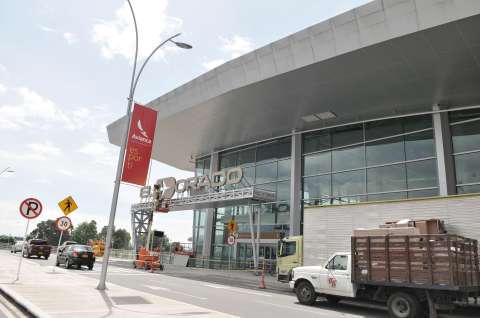 Sancionan a dos negocios en el aeropuerto El Dorado por no informar precios