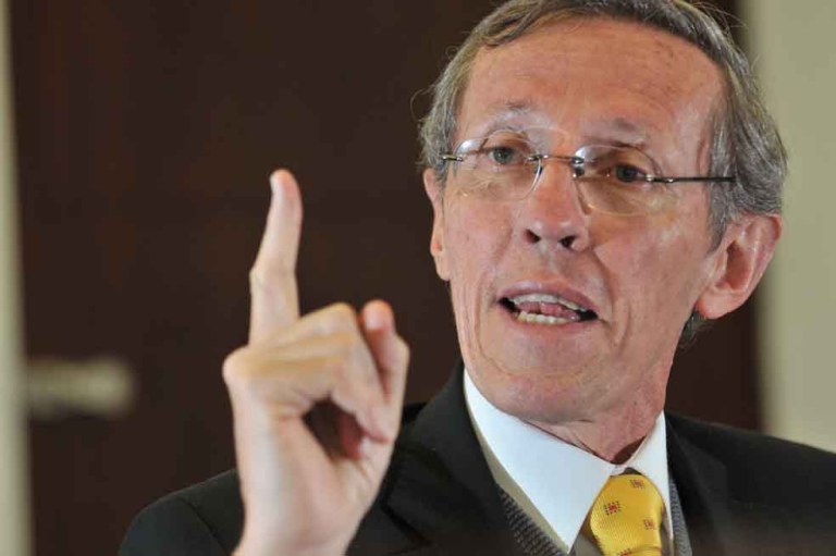 "Voy a usar guantes de caucho para no dejarme untar de mermelada"