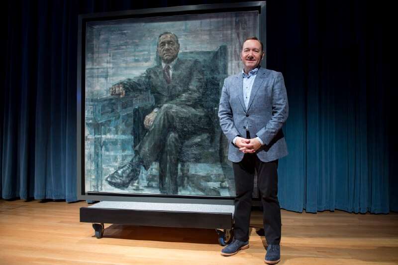 El actor Kevin Spacey y de fondo un retrato con su personaje Frank Underwood. / Getty Images