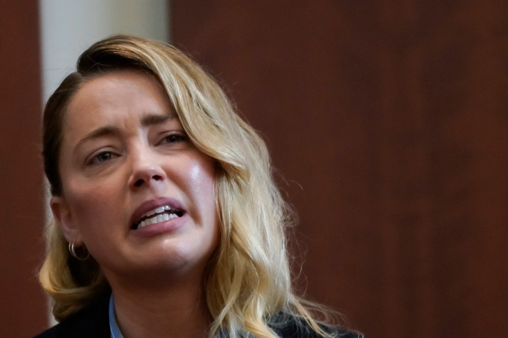 Fairfax (United States), 04/05/2022.- Actress Amber Heard testifies about the first time her ex-husband, actor Johnny Depp hit her, during the Depp v Heard defamation case at Fairfax County Circuit Court, in Fairfax, Virginia, USA, 04 May 2022. Johnny Depp's 50 million US dollars defamation lawsuit against Amber Heard that started on 10 April is expected to last five or six weeks. (Estados Unidos) EFE/EPA/ELIZABETH FRANTZ / POOL
